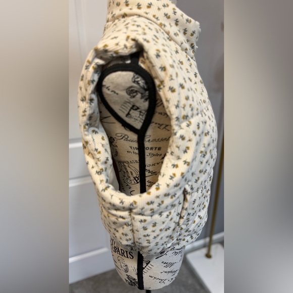 NWOT 26 International Women's Floral Print Puffer Vest - Picture 7 of 9